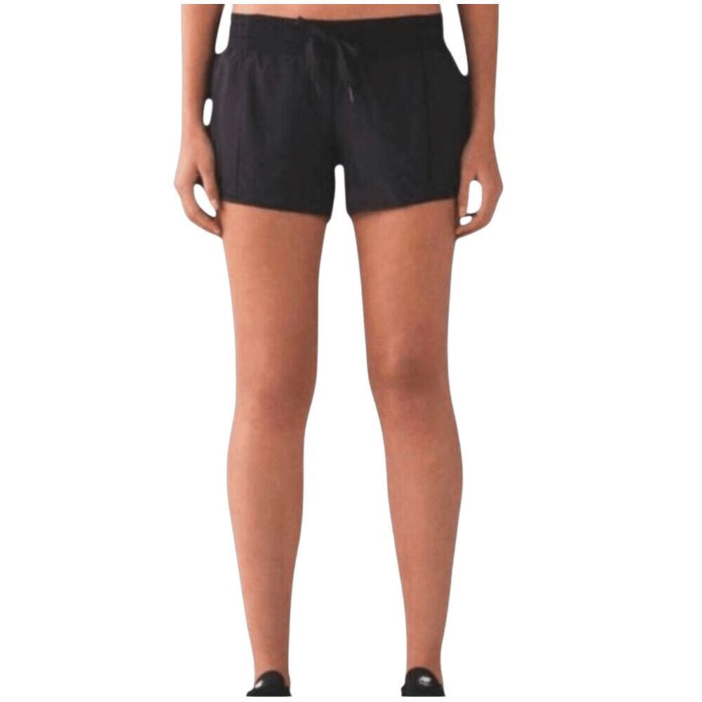 LULULEMON ATHLETICA Hotty Hot Short '2.5' In Black Size 6